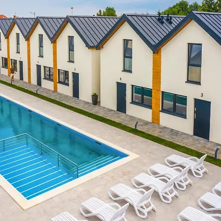 Amazing In With Heated Swimming Pool